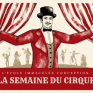 Personne de cirque qui ouvre grand les bras sur la scène de cirque pour l'actualité : La semaine du cirque 2023